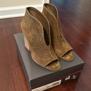 Vince Camuto Kainan Suede Booties, size 7